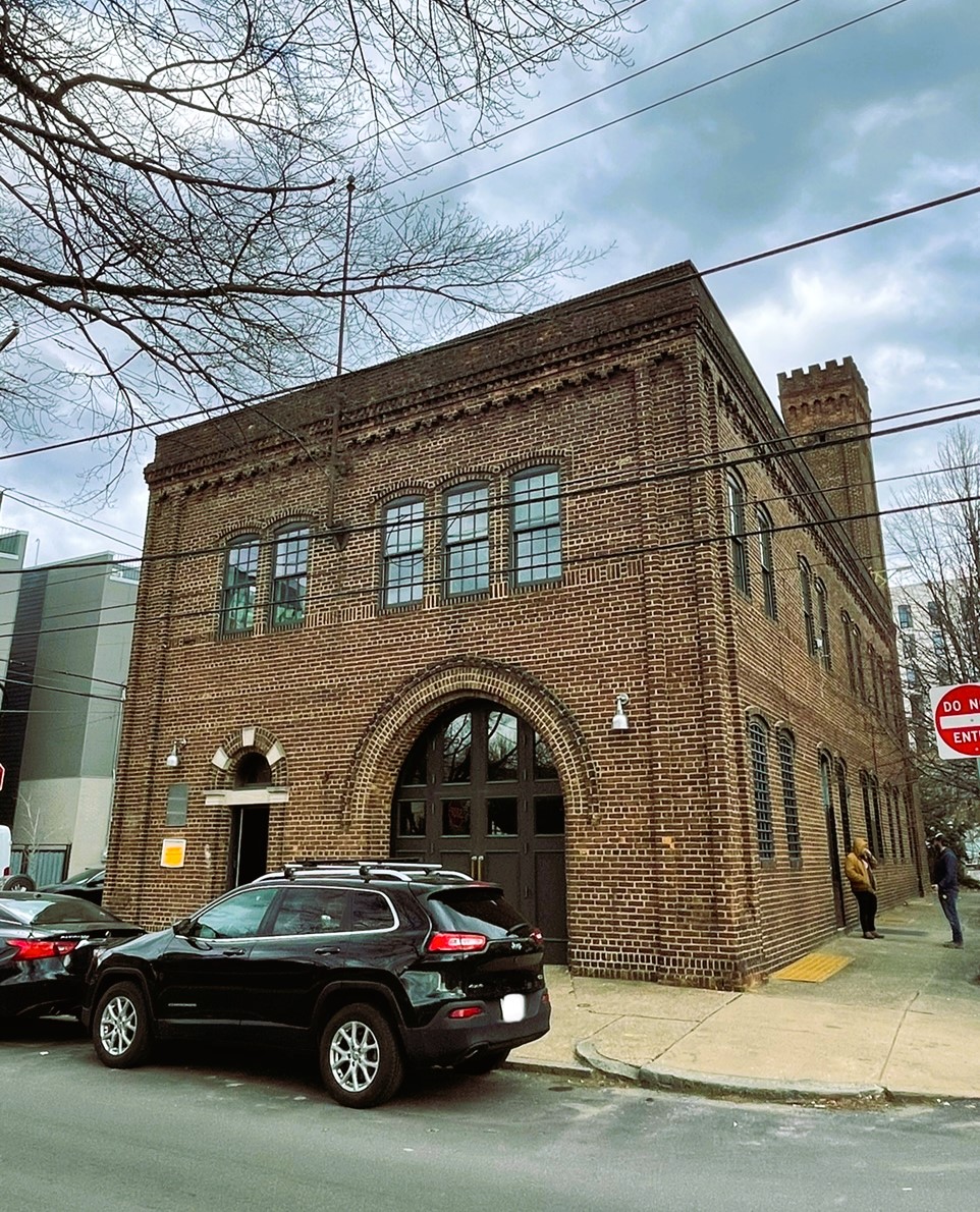 Construction is full steam ahead at 1625-27 Howard St., where things were busy and liquor license sign is up. Rumored to be the Philly location for CookNSolo's Jaffa concept, contractors woodenbox have worked with the CookNSolo team before. Plans call for a seafood concept 🦞🥳