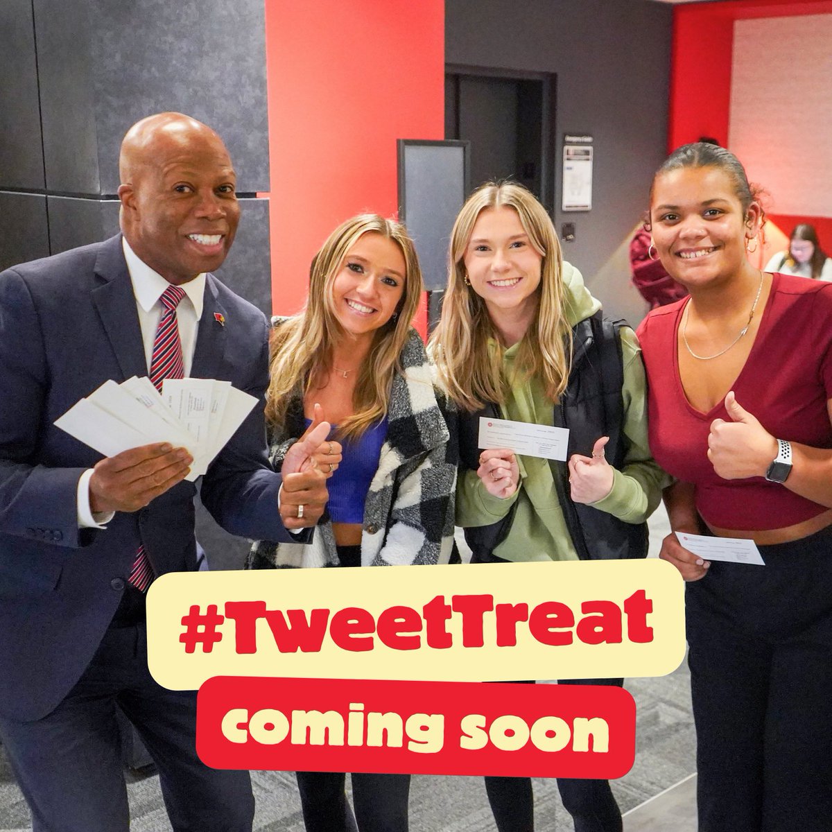 Hey Redbirds! Get ready for our next #TweetTreat! Follow @Redbird_Life & me @LevesterJohnson for updates on the pop-up location. 👍🏽 #RedbirdLife