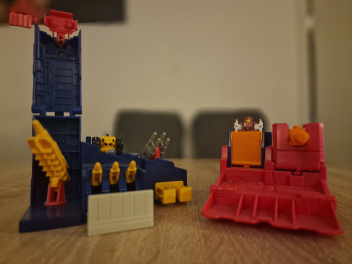 Andy_TFtheShow's tweet image. Micro management.
Transformers G1 Micromaster Stations Greasepit and Hot House.
#transformers #micromasters #toyphotography