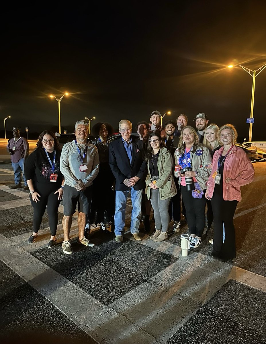 DrWd40's tweet image. A few group shots from the #Crew8 #NASAsocial! Such an amazing experience that any creator big or small can apply to be a part of. Some highlights (besides the launch) include meeting @Astro_Flow, @Astro_Nicole, and even @SenBillNelson! #nasakennedy @nasasocial @NASAKennedy