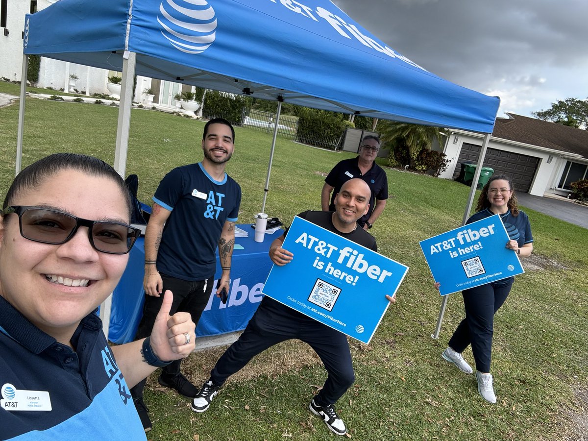 London and KDG out prospecting! 🔥#RainorShine @m_romero28 @DilmaZambrano_ @RocabadoWilliam @BoyerBern @cassiexoxo88 @eniggemann @One_FLA @theeastregion @Mrsfrenchiii