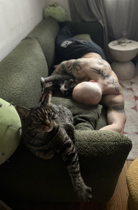 Post workout cuddles https://t.co/HQYFwAHEMS