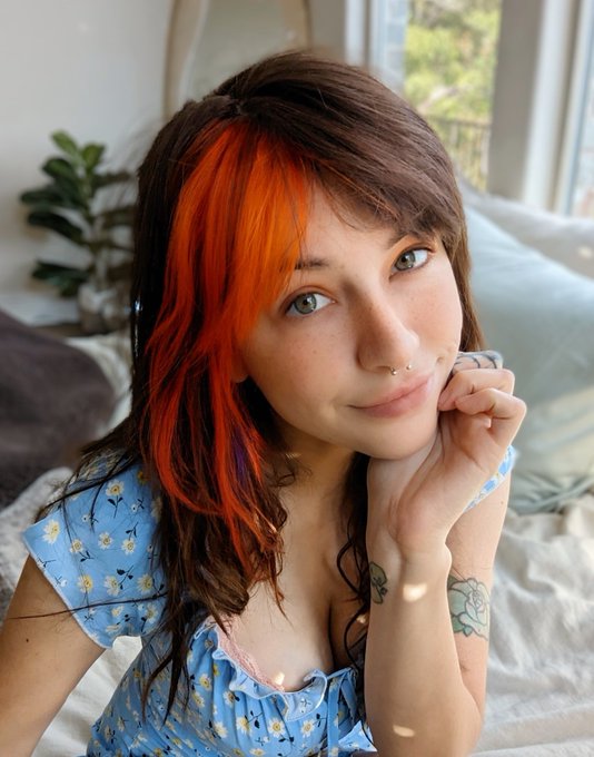 wife cosplay https://t.co/SCNgN50Ltv