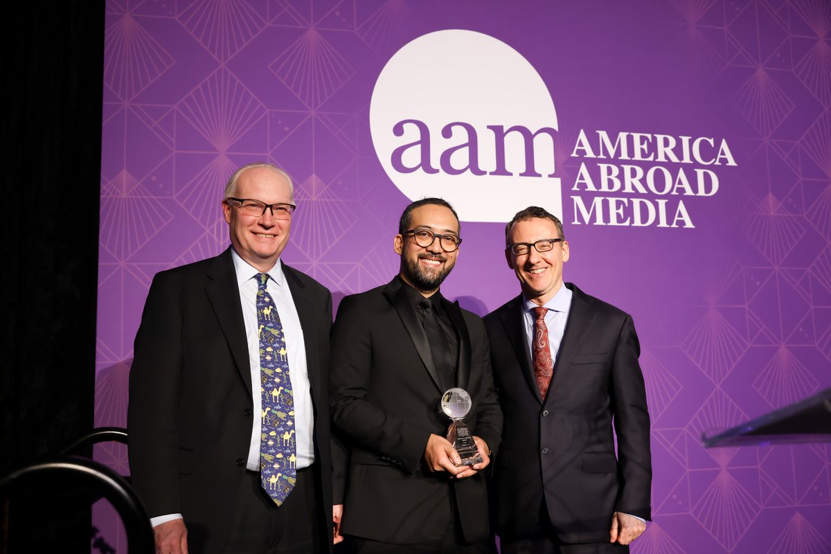 America_Abroad's tweet photo. We are grateful for your support of AAM's 11th Annual Awards Dinner @rbalsaud. We honored four outstanding talent including @Telfaz11 a pioneering Saudi creative media studio, and it's co-founder Alaa Fadan. Privileged to have Tim Lenderking present the award. https://t.co/mu8wLXVmHT