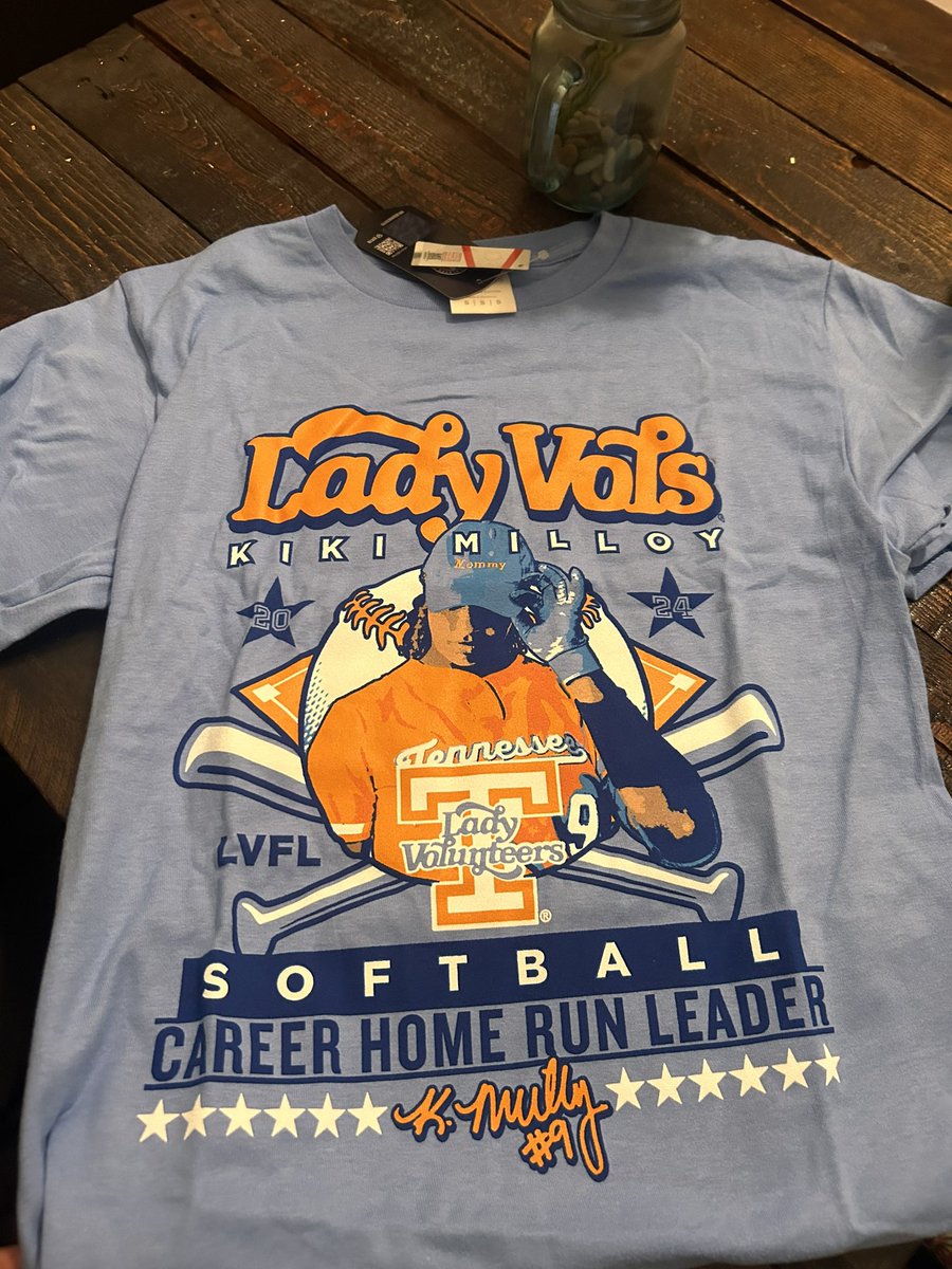 I mean….how could I pass this up?? #QueenssupportingQueens  #LadyVols 🧡🩵👸🏾🔥🥰