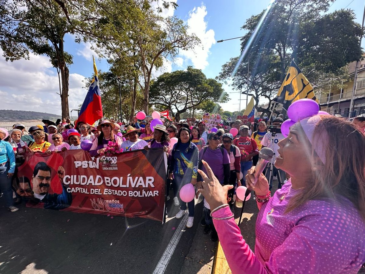 Mujeres revolucionarias en Ciudad Bolívar marcan el inicio de la conmemoración del Día Internacional de la Mujer goo.su/YwetD #MarzoDeVictorias