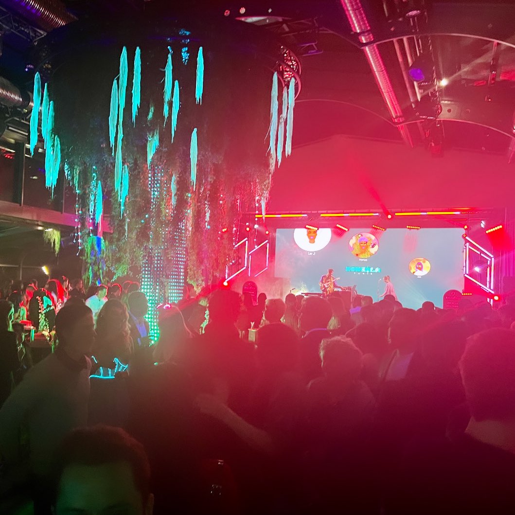 damaderoca's tweet image. That WOW gala tho #NFTParis