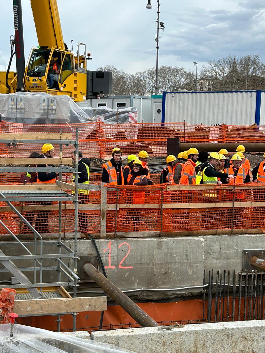 🚧 Oggi sopralluogo al cantiere di Piazza Pia, sotto a Castel Sant’Angelo.

🦺 Completato più del 30% dei lavori, nel pieno rispetto dei tempi previsti. Un colpo d’occhio incredibile!

Scopri di più 👉 tinyurl.com/2p9jhpfm

#RomaSiTrasforma 
#Giubileo2025 
#trasformiAMORoma