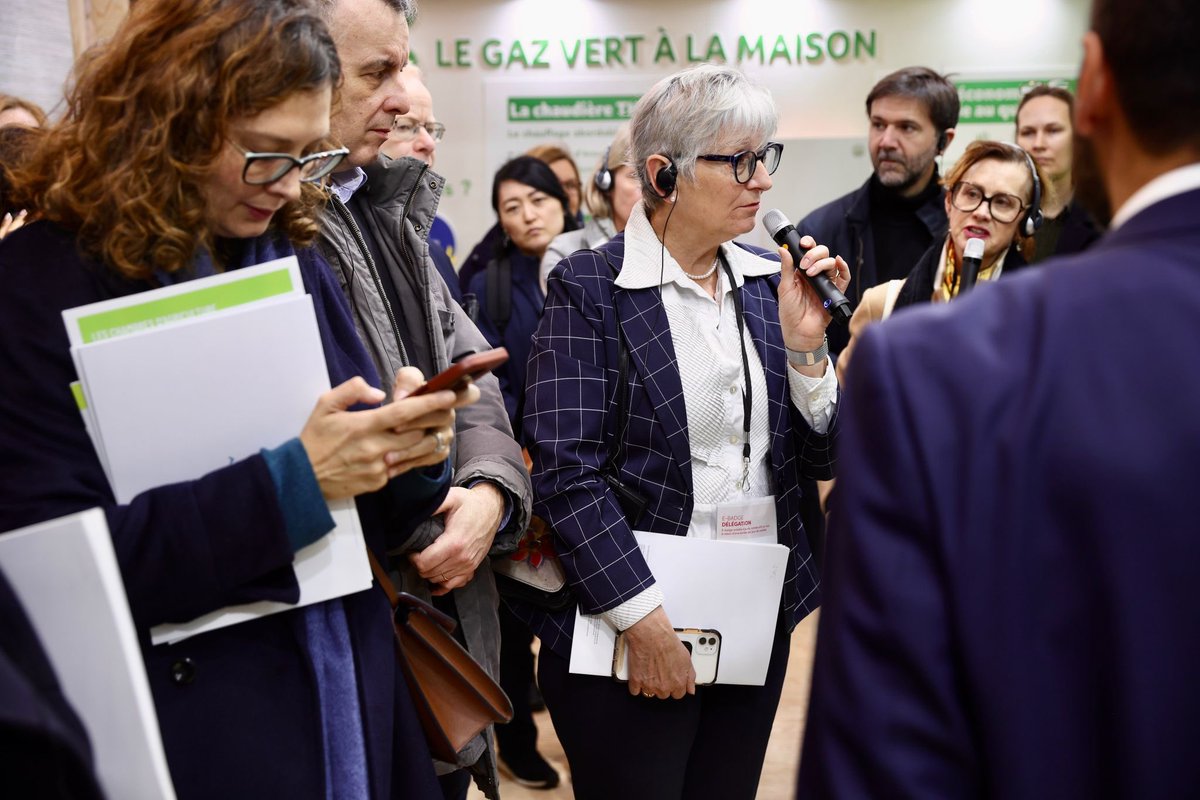 Ravie d’avoir accueilli la délégation d’Ambassadeurs auprès de @OCDE_fr dont @AdeMontchalin, ambassadrice pour la France, sur le stand #GRDF au #SIA2024 pour présenter la place des #GazVerts dans le système énergétique et son rayonnement à l’international. #Décarbonation #Energie