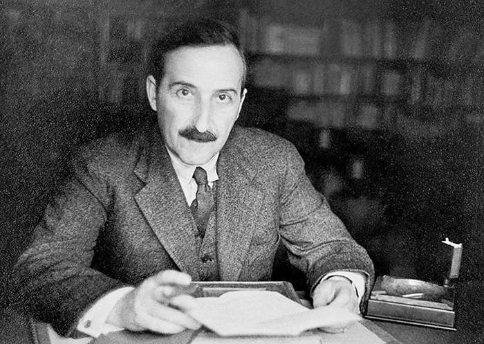 'Ölmüş olan biri artık hiçbir şey istemez, sevilmeyi de kendisine acınmasını da teselli edilmeyi de istemez'

#StefanZweig