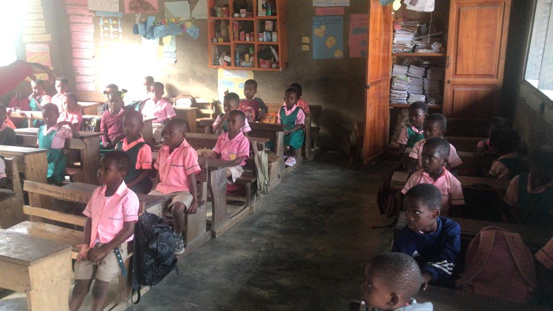 wyndclf's tweet photo. The children in Osiem M/A Saviour 'b' Basic School shared a few photos of their work. In one lesson they learnt about the parts of a plant. They listen attentively as their teacher gives instructions. Well done...😀#LeighTrust #WPS #Ghanaproject #WorldBookDay #Reception https://t.co/qgXjQHwvwQ