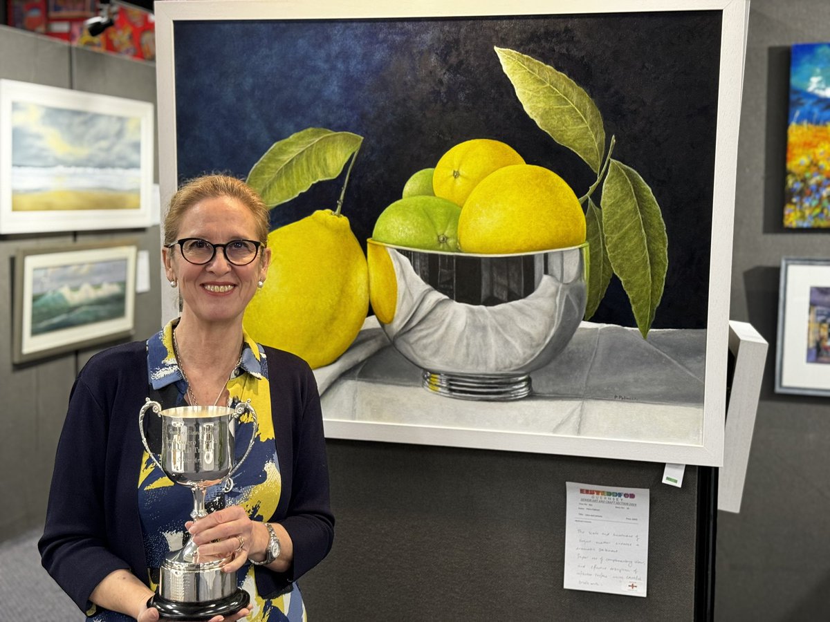 Thrilled to have won 'Best Still Life' at the Guernsey Eisteddfod exhibition for my painting 'Limes and Lemons' 🍋 🎨 #eisteddfod #guernseyeisteddfod #eisteddfod2024 #oilpainter #oiloncanvaspainting #lemons #limes #fruit #reflections #petrapalmeriart #guernsey