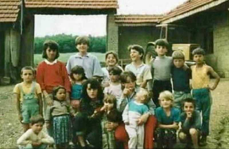 Never forget the crimes of Serb state against Kosovo Albanians 
#Jashari #Prekaz #KosovoGenocide 
youtube.com/watch?v=qqyAQK…