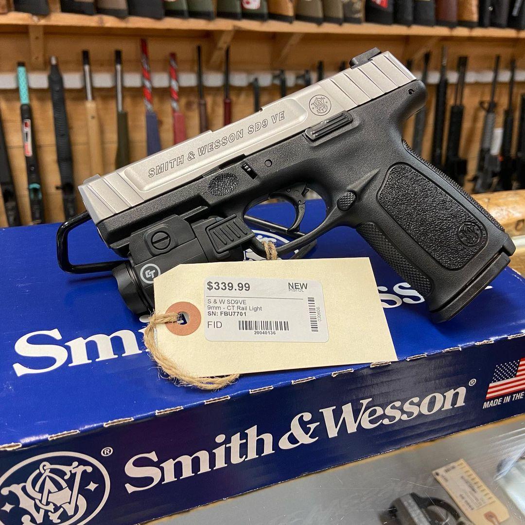 Smith & Wesson SD9VE 9mm w/ Crimson Trace Light
#smithandwesson #sd9ve #crimsontrace  #pewpewpew #homedefense