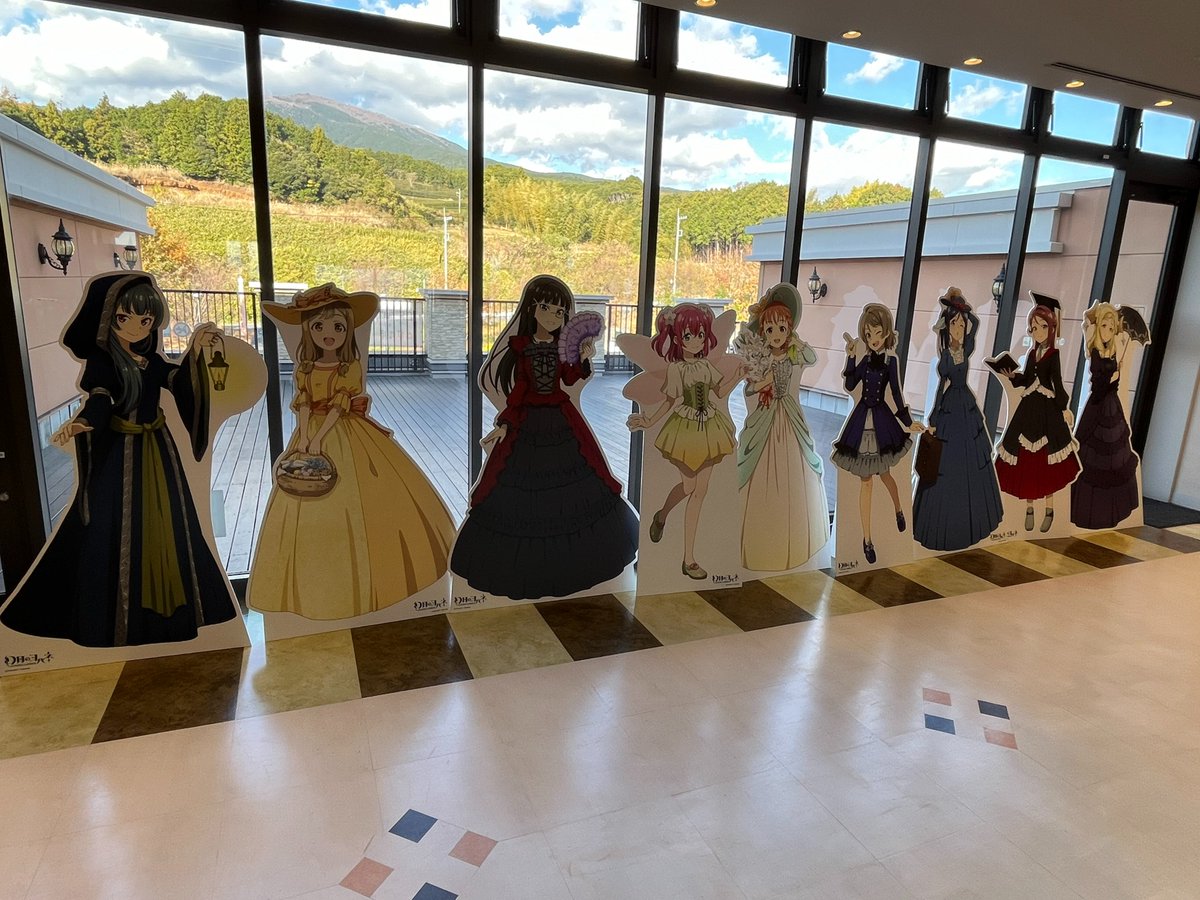 geotofficial's tweet image. #道路走行調査で見つけた面白いもの

ラブライブ！サンシャイン!!＆幻日のヨハネ プレミアムショップの等身大パネル
#新東名 #NEOPASA #駿河湾沼津SA #ラブライブサンシャイン