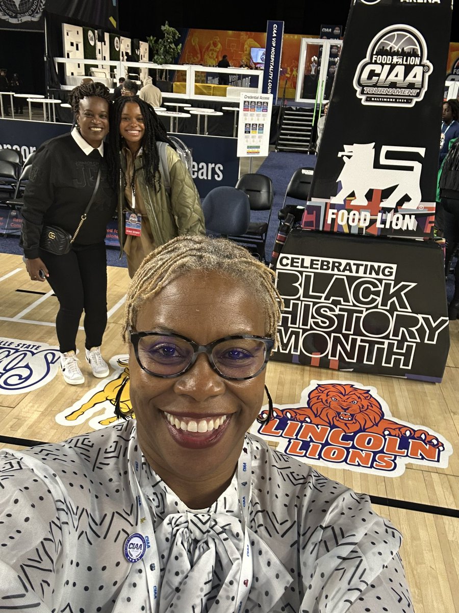 CIAACommish's tweet photo. @DrKKelly home is home and I love when you come home to visit @CIAAForLife during the tournament. Love you to life and grateful we are on this @_WomenLeaders journey together! #herstory #womeneleaders #ciaaforlife #Februaryis https://t.co/ufpDgQ4sl1