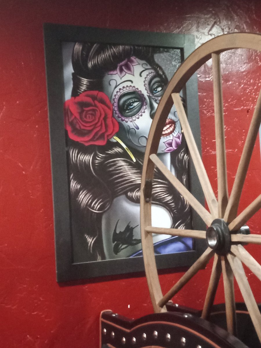 StayPositive_84's tweet photo. So how beautiful is this picture. I was eating at this restaurant after finishing the laundry and so while I was there, I saw this beautiful and gorgeous picture when I was leaving and I just had to take a pic of this remarkable and Amazing picture.😊❤️
#BeautifulPortrait https://t.co/653PDTESVp