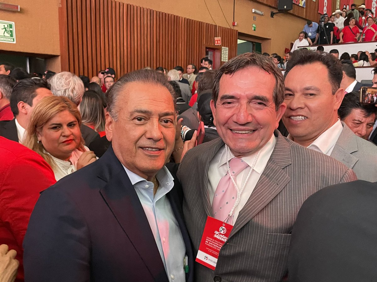 melesiocuen's tweet photo. Saludé a mi amigo de muchos años @MFBeltrones un icono de la política mexicana y próximo senador de la República.
En Sinaloa tendremos un gran aliado desde el senado. #ClaroQueSePuede https://t.co/o4Qwc392f4