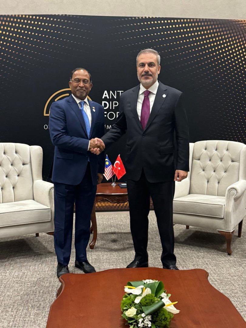 [KENYATAAN MEDIA] Tujuh Negara Setuju Jalin Kerjasama Lebarkan Program Pengantarabangsaan Pendidikan Tinggi

Baca lanjut di : mohe.gov.my/hebahan/kenyat…

<a href="/ZambryOfficial/">Zambry Abd Kadir</a> 
<a href="/mustaphasakmud/">mustaphasakmud</a> 
<a href="/DrZainiUjang/">Dr. Zaini Ujang</a> 

#MalaysiaMADANI