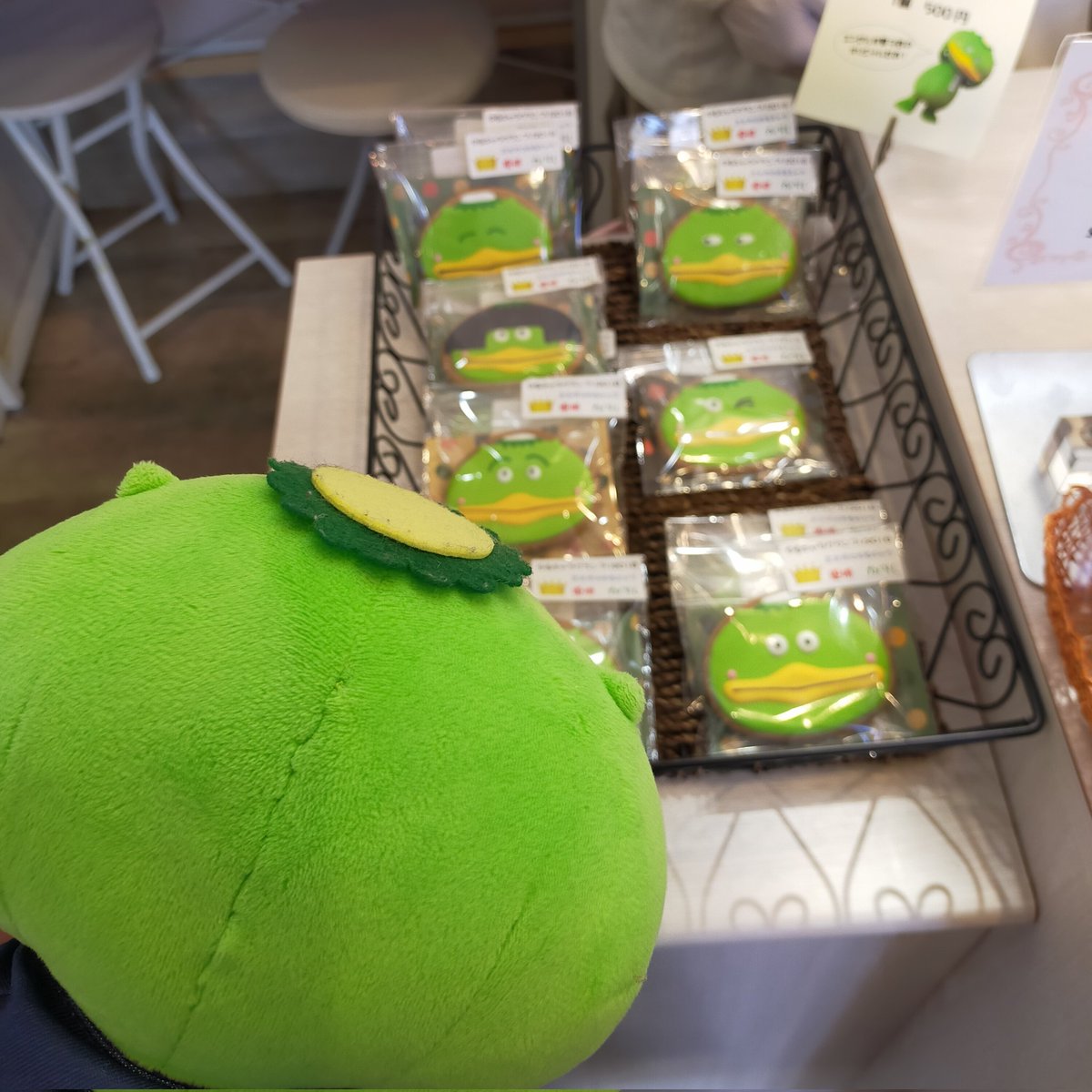 kapahulunui's tweet photo. お久しぶりのエンゼル洋菓子店さん
イベント時じ��ないのにたくさん種類作ってくださっていて感激✨カパ子もいた！から迷わず選びました🥰どれもカパイイーし美味しいんですよね。アイシングじゃないクッキーもお買い上げしました
(右端のクッキーは陽がし館さんの)
#東横INN志木駅東口
#カパルの部屋 https://t.co/JXJWgAwcpm