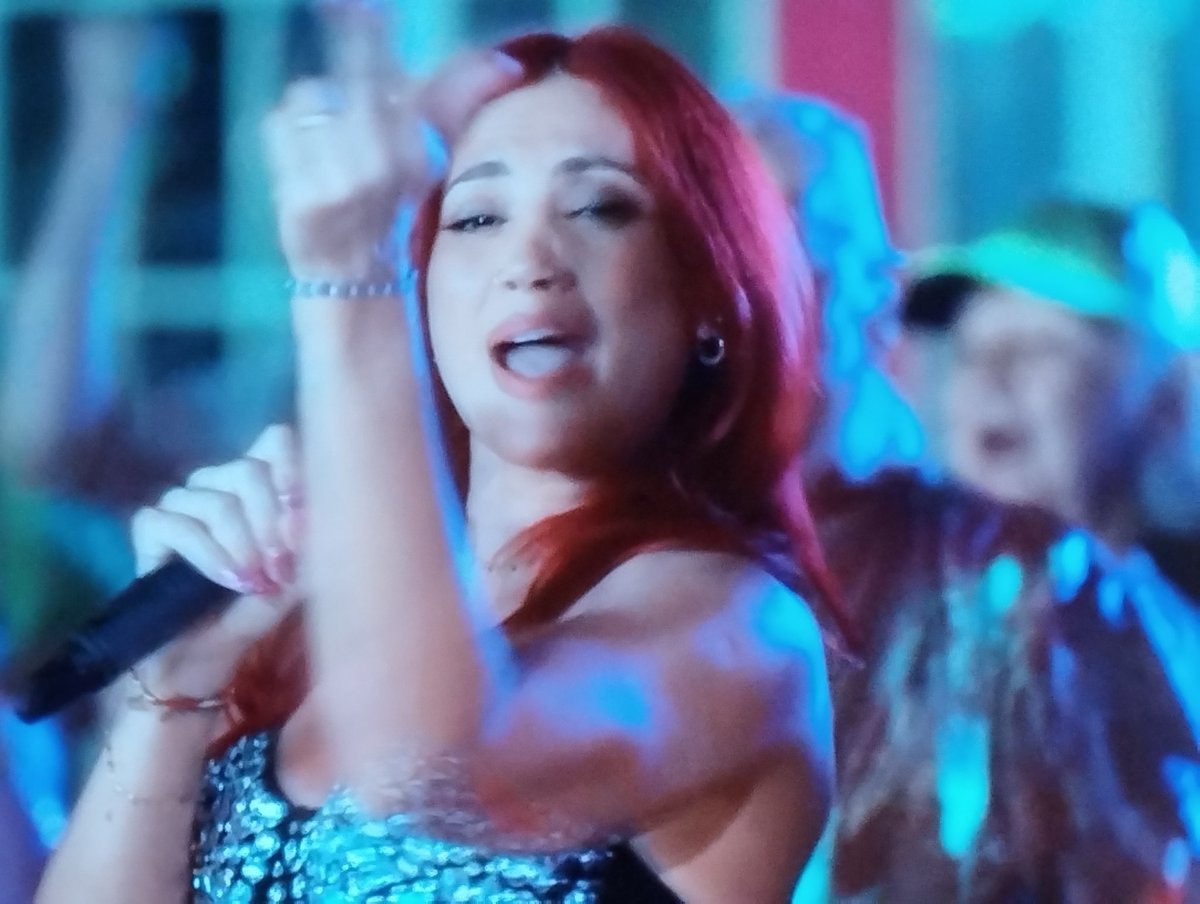 CeballosCarola's tweet photo. "Es #KarenPaola conchetumadre..." Me supera #Robien, por la cresta, necesito un ejemplar en mi vida... #Generación98 https://t.co/OOyoiz3AhW