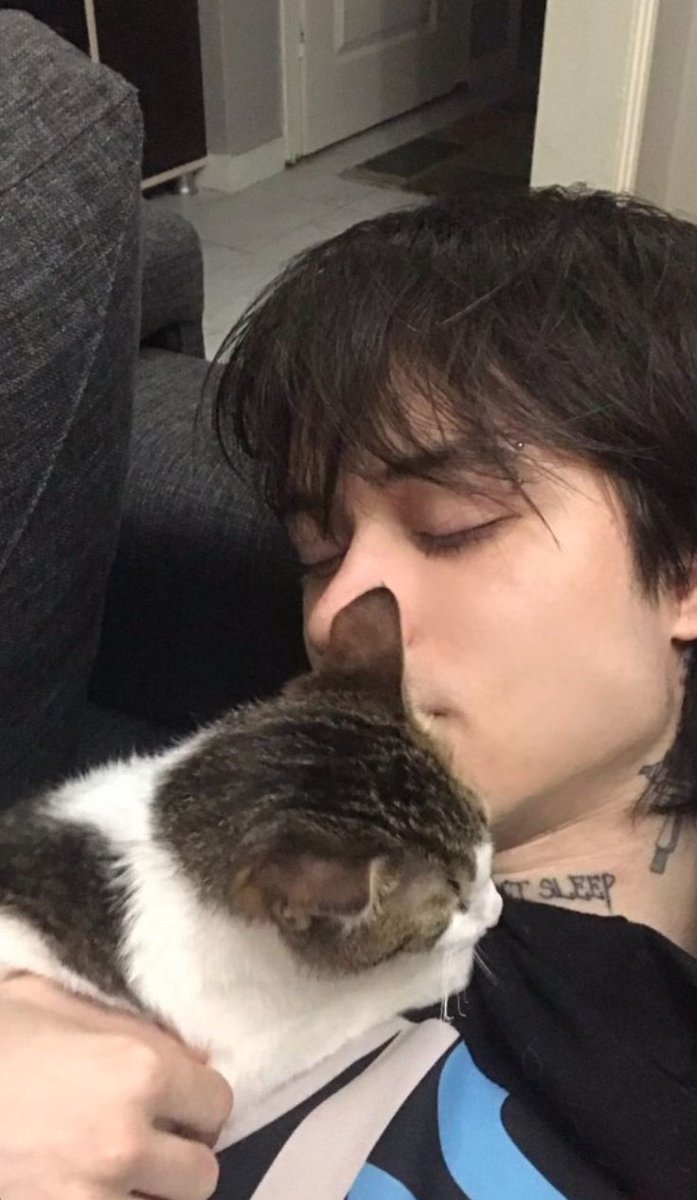 kita tidur lagi aja meng