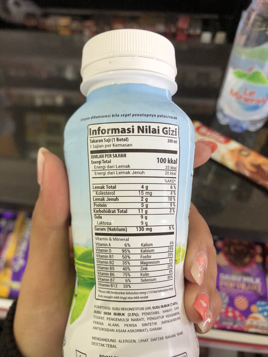 surreaulism's tweet photo. BERITA PENTING: milku ada yg plain &amp; gulanya 9gr doang https://t.co/3wApavotFK