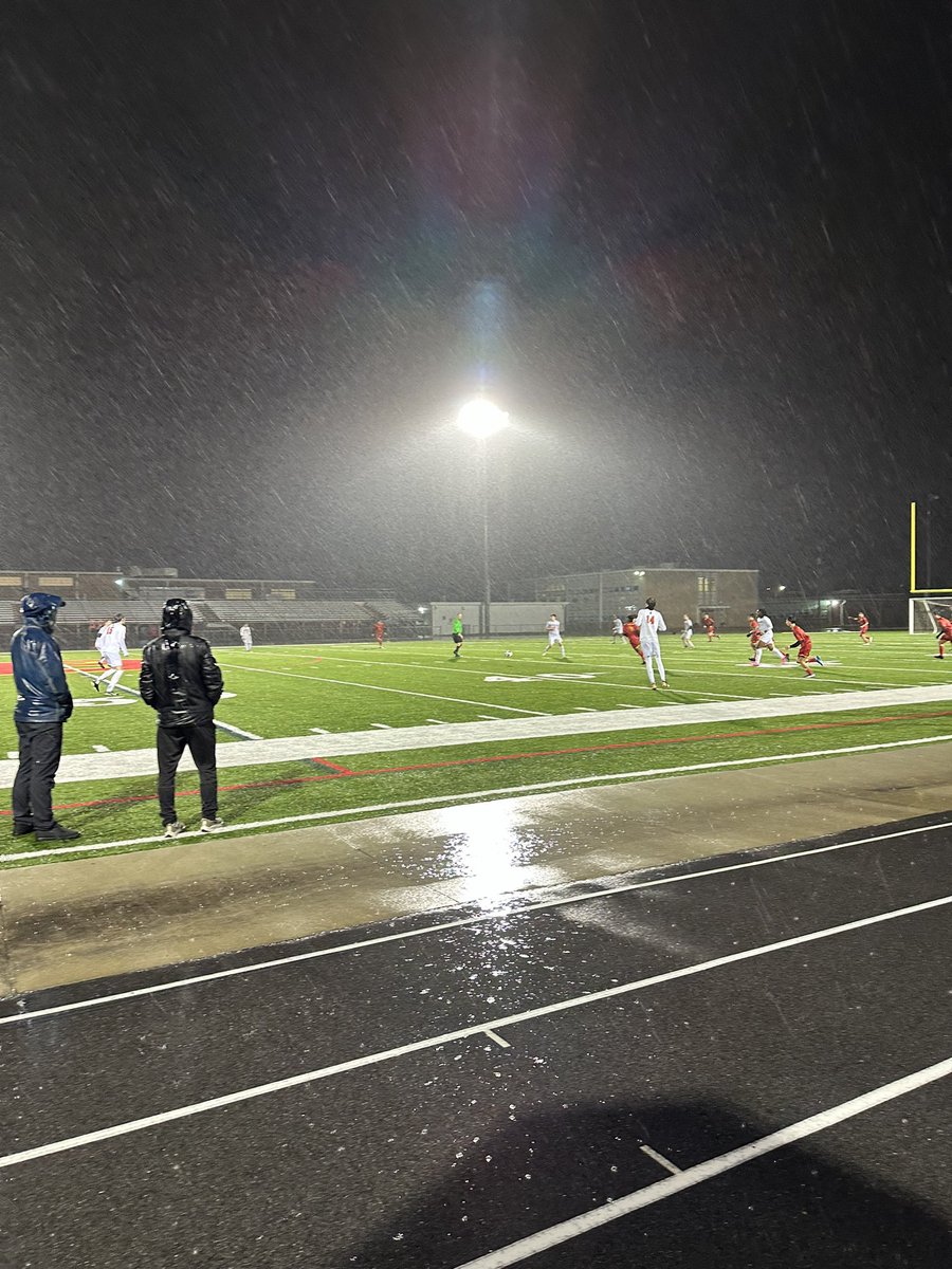 Hello_Newman00's tweet photo. @BHS_BoysSoccer1 Scrimmage vs Churchland. Battling each other and the elements ๐ช๐ผ #norainouts #thisiswhywehaveturf #proud #LoveYourJobโค๏ธ๐ #GOBAYSIDE @BHSMarlins https://t.co/hahJOmjiGQ