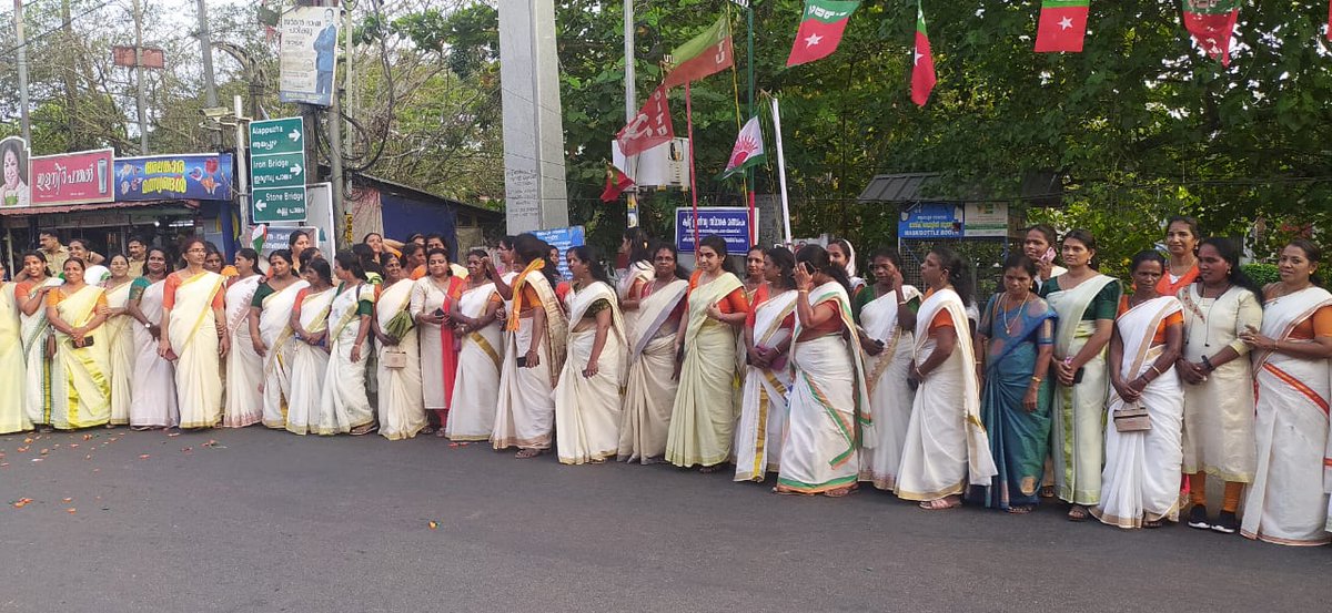 BJMM4Kerala's tweet image. #NariShaktiVandan programs were held in Alappuzha, Kerala  and women thanked  Shri @narendramodi through marathon
@VanathiBJP @surendranbjp
@AdvNivedida @kannothsubhash1
@BJP4India @BJPMahilaMorcha
#RunForNation
#ModiyudeGuarantee