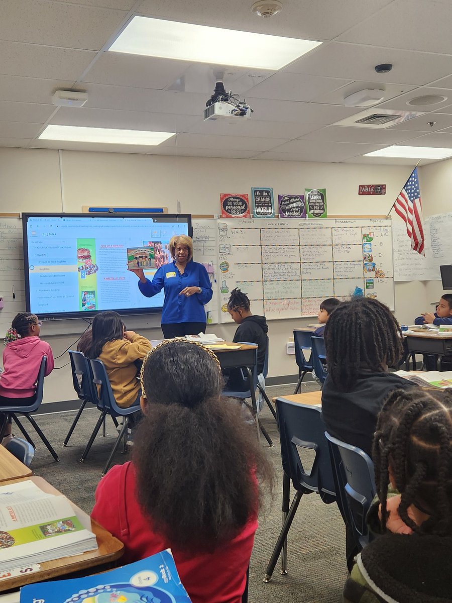 LibraryLadyLV's tweet photo. Mayor Goynes-Brown enjoyed reading to 4th grade students at Jesse D. Scott. @CNLV @ClarkCountySch #NevadaReadingWeek https://t.co/0XBMPfUrHX