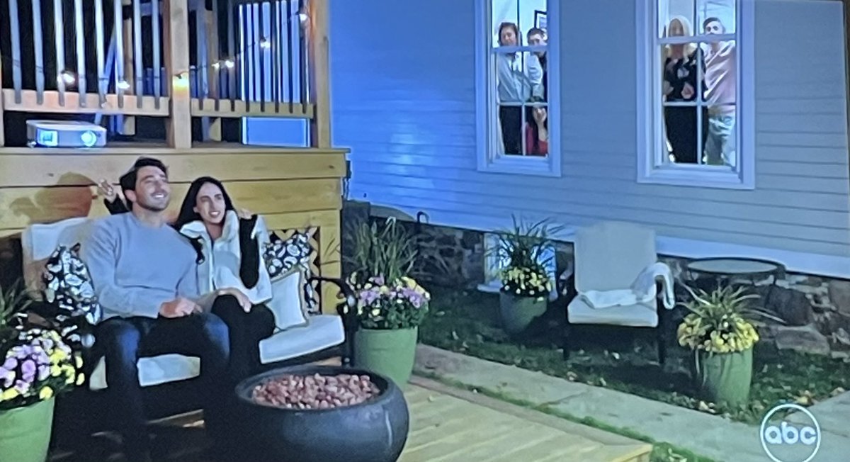 bachhottub's tweet photo. *Everyone wondering why Maria has never brought someone home to her family*
Maria’s family:
#TheBachelor https://t.co/onwJ5YcAUT