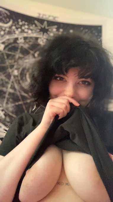 Type of snapchats I&rsquo;d send if you were my bf https://t.co/B23EkMu9u1