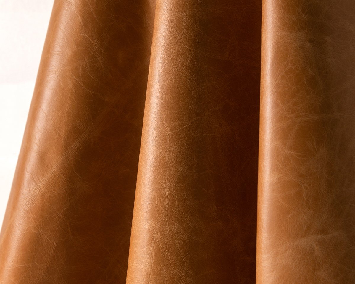 JamieStern_'s tweet photo. Jamie Stern's Triple Crown leather features a distressed, old world look that is perfect for upholstering classic furniture pieces.
#jamiesterndesign #leather #leatherdesign #leatherfurniture #instockleather #leathers #classicleather #interiordesign #design #distressedleather https://t.co/kKYjXSxdHS