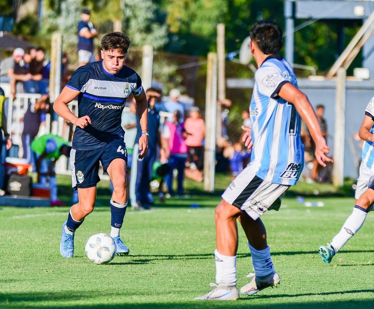 “Nadie se hizo fuerte sin batallas difíciles”💪🧠⚽️