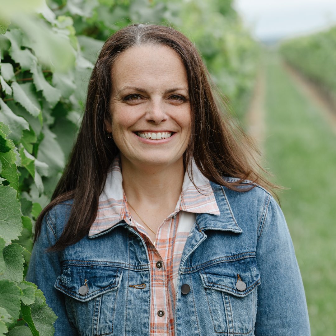 Today in #WomeninVQA we’re celebrating Katie Dickieson, Winemaker at Peller Wines 🥂 
 
Growing up on a farm, Katie always had a feeling she would work in agriculture. She graduated from the University of Guelph with a major in Food Science and the rest was history ✨