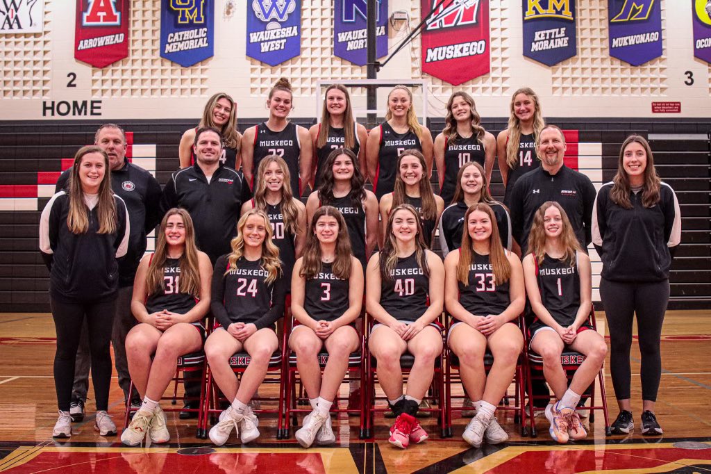 While we’d rather be preparing for another game, a lot for us to be proud of:

🏀 Most wins school history (22)
🏀 Most points- game (89)
🏀 Most points- season (1,699)
🏀 Most 3’s- season (205)
🏀 Most TO’s forced- season (678)
❤️ 15 teammates becoming 1 family

#FearTheSpear