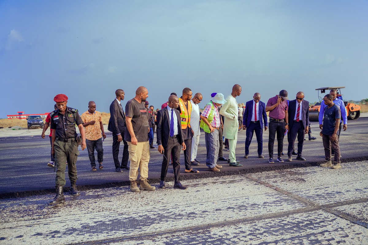 Earlier this evening, I inspected the ongoing asphalting of the runway of Chuba Okadigbo International Airport, Onueke, Ebonyi State, to ascertain the level and quality of work done. I charged the contractors to maintain top quality and good speed on the job, so to deliver in…