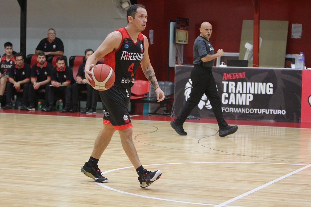 💪 ¡Volvió <a href="/diegogerbaudo/">Diego Gerbaudo</a>!

El experimentado base de <a href="/AmeghinoOficial/">Club Florentino Ameghino</a> regresó a las canchas tras estar afuera 296 días debido a una lesión en el tendón de Aquiles y recibió ovación por parte de todo el público presente en Villa María

🔗 laliganacional.com.ar/ligaargentina/…