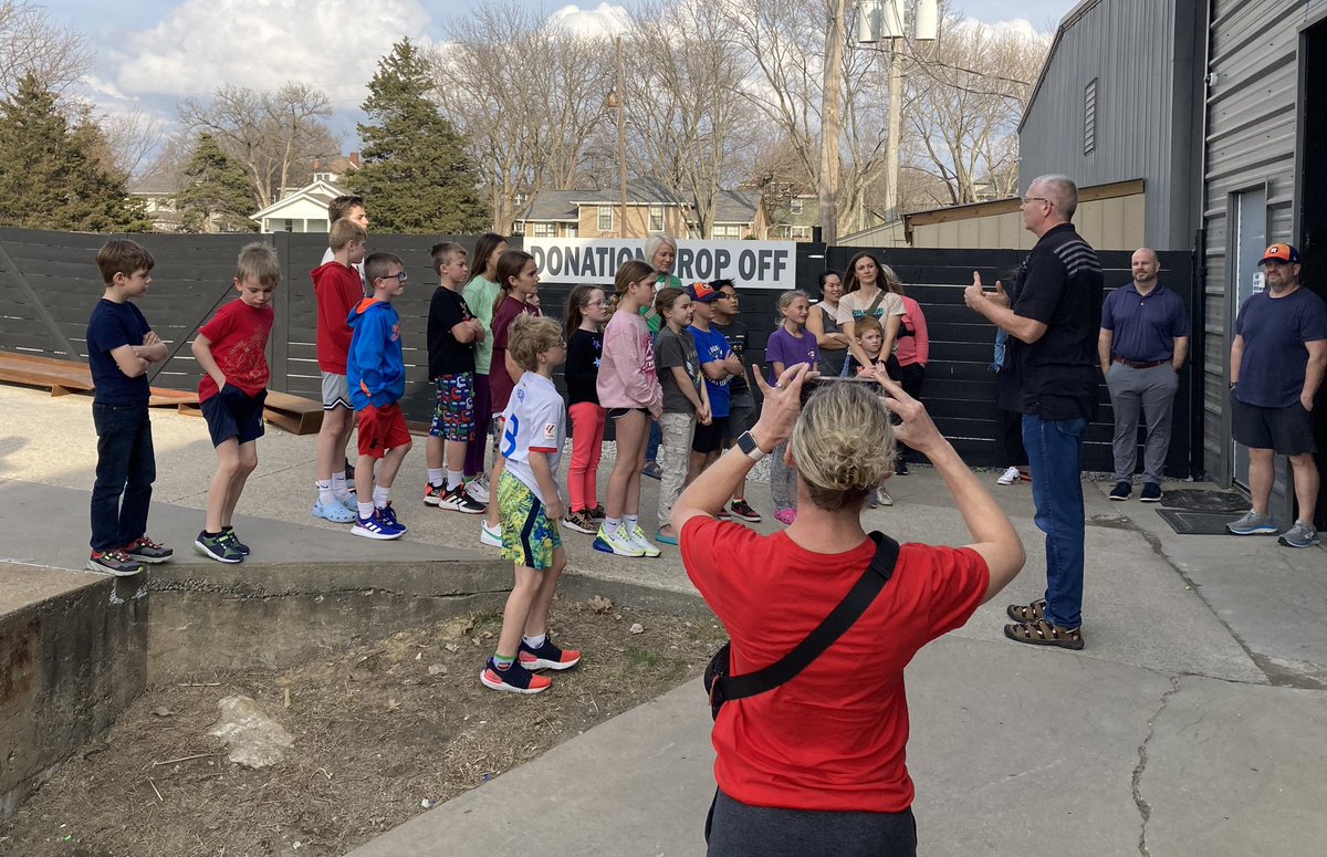 Our Forest View Foxes donated over 7000 items to Mission Southside! Forest View’s Student Lighthouse team helped deliver and sort all these items! Way to go Forest View Foxes!