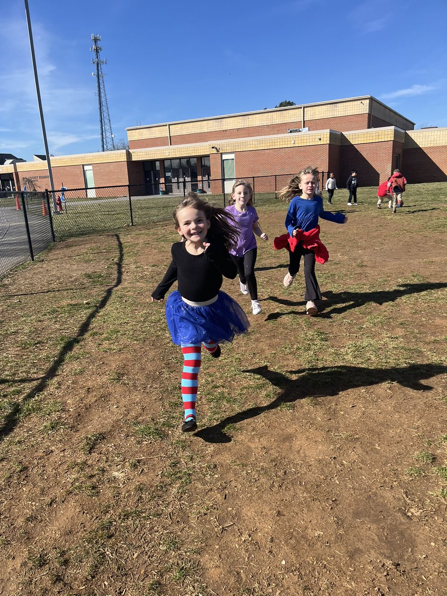 Cooley 1st Grade Team tweet media