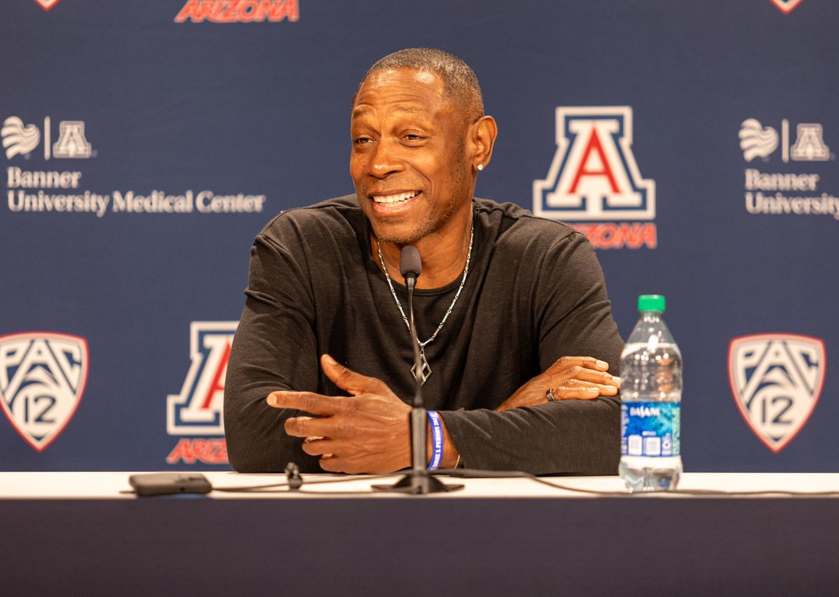 Former Arizona Guard, MLB Star and member of Kappa Alpha Psi Fraternity, Brother Kenny Lofton at his press conference after being inducted into the Arizona Ring of Honor👌🏾♦️ #Kapsi1911 #Nupes