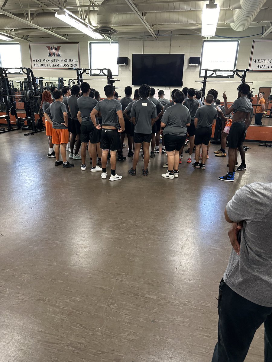 CoachSneed1's tweet image. Day 1 after testing week. 
Gettin in a little prep time. 
Keep competing. 
#westsidebestside