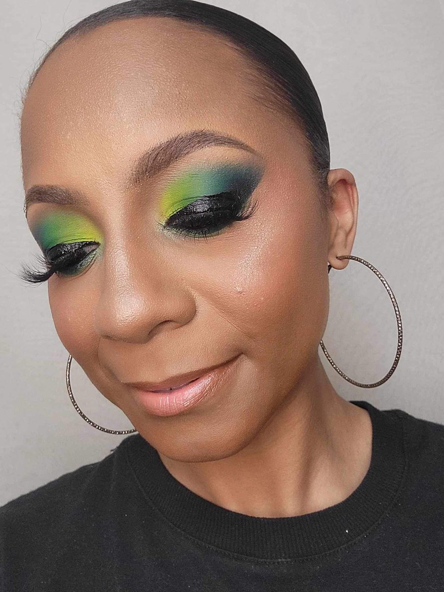 _PulseBeauty's tweet photo. ✨️ BKS Eyeshadow Base shade Beige
✨️ Fetish Reloaded Palette
✨️ Fetish Palette
✨️ BKS Foundation in F33
✨️ BKS Concealer in P13 
✨️ Setting Powder in #2 
✨️ Miami Nights Highliter Palette
✨️ Sunset Glow Contour Palette
✨️ Hyaluronic Acid Hydrating Milk https://t.co/GjPmNfJEqz