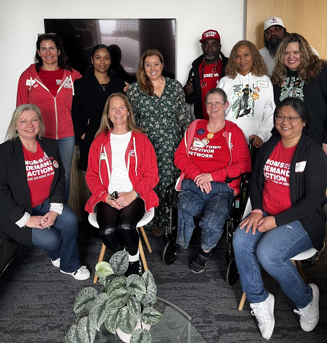 What an honor to sit with @MomsDemand volunteers and advocates… to hear their experiences and talk about their annual priorities. Proud to be a long time member and partner with these extraordinary leaders.