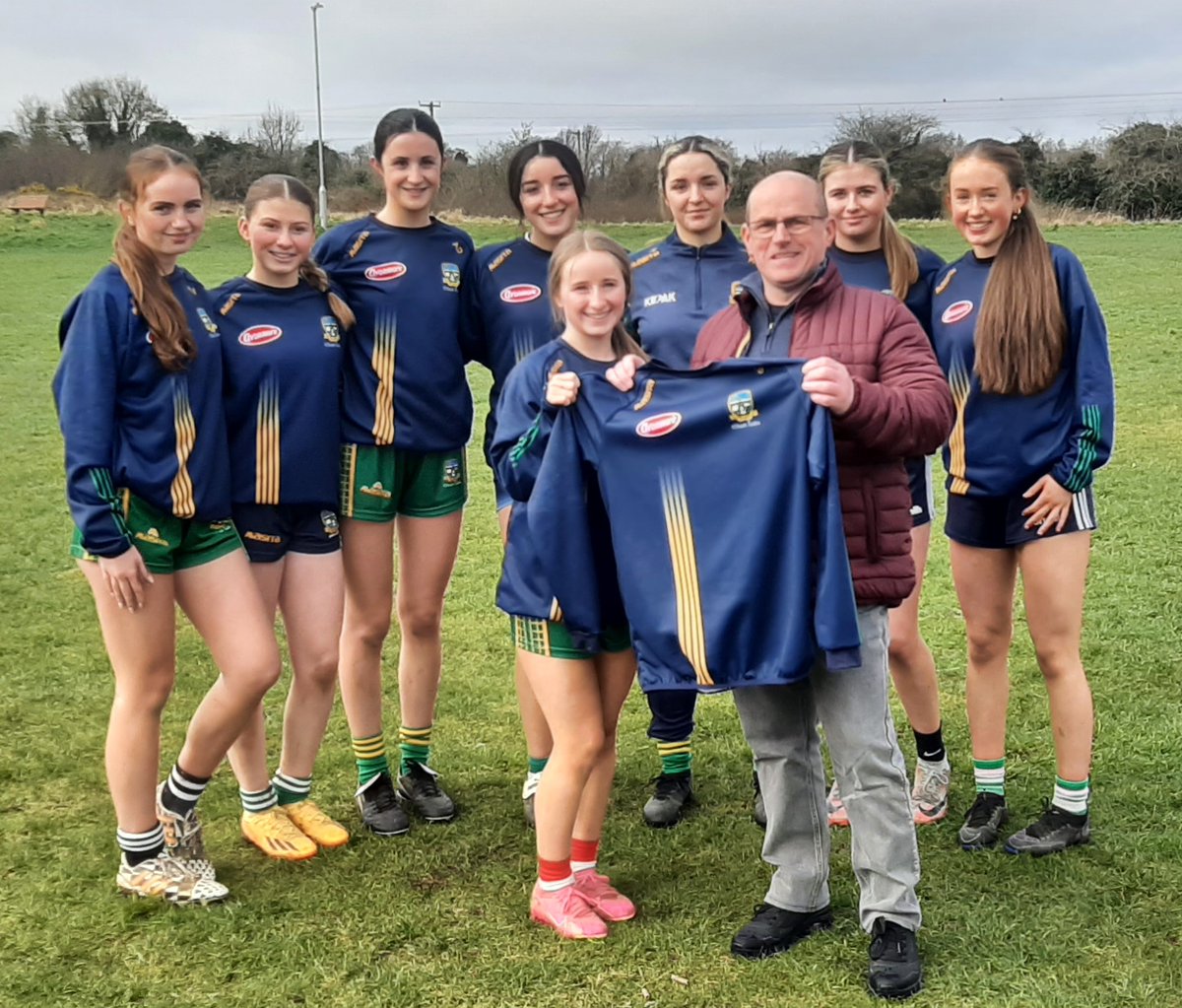 A huge thanks to Sean Sheridan and Avonmore Milk for sponsoring a complete set of warm up tops for the Meath Under 16 ladies. 👏👏

The team are busy preparing for their Leinster Championship campaign starting on 9th March against Wexford with the home venue to be announced.