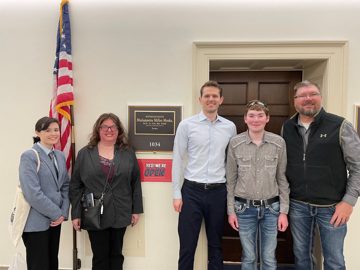 BarthSyndrome's tweet photo. Thank you to the offices of Iowa Congressional leaders, @ChuckGrassley and @RepMMM, for taking the time during #RareDiseaseWeek to learn more about #BarthSyndrome and our desperate need for a treatment. @US_FDA #RareDiseaseDay #NotTooRareToCare #RareDC2024 https://t.co/zFSAEAGiNu