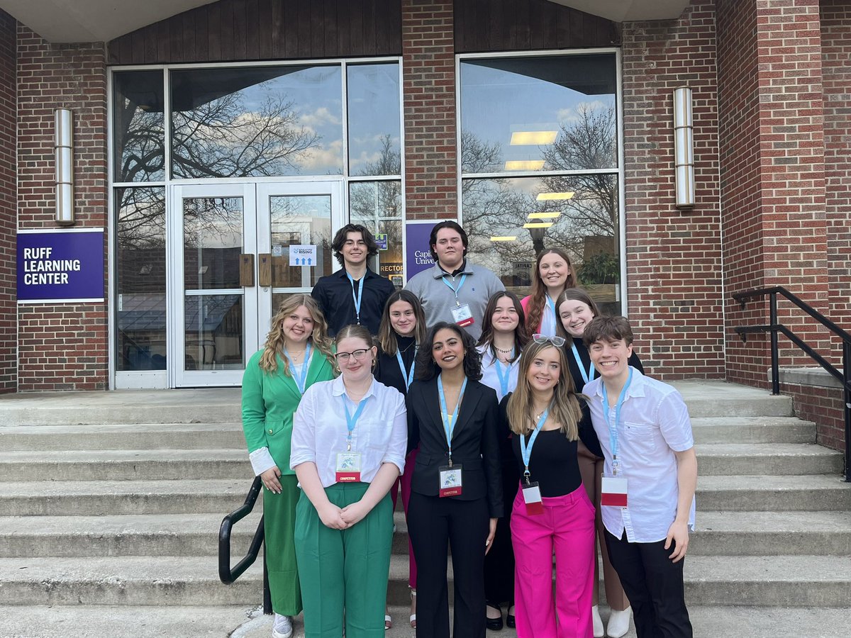greendream27's tweet photo. So proud of these future education professionals! Ed Rising Day 1 (part 1) = 😊🍎! https://t.co/k1tmVZNako