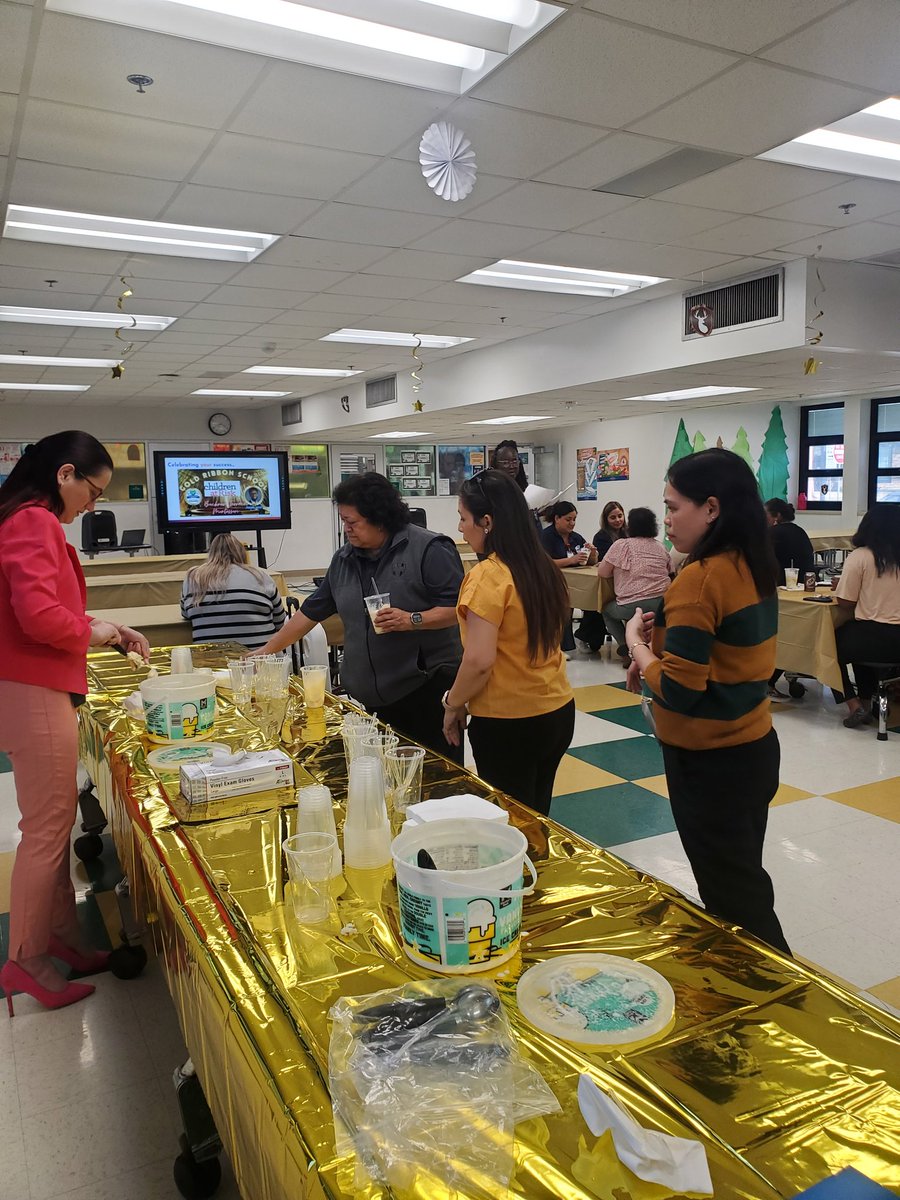REHdz79's tweet photo. Such an amazing honor to celebrate Gold Ribbon status from Children At-Risk with the dedicated leaders and staff of @MontessoriBT with an icecream social!!!
@MRamirezDISD @DallasISDSupt @dallasschools @Aar0nJoseph 
@XQAmerica @TiffanyHuitt1 @TrusteeHenry https://t.co/ez1UzQMfTW