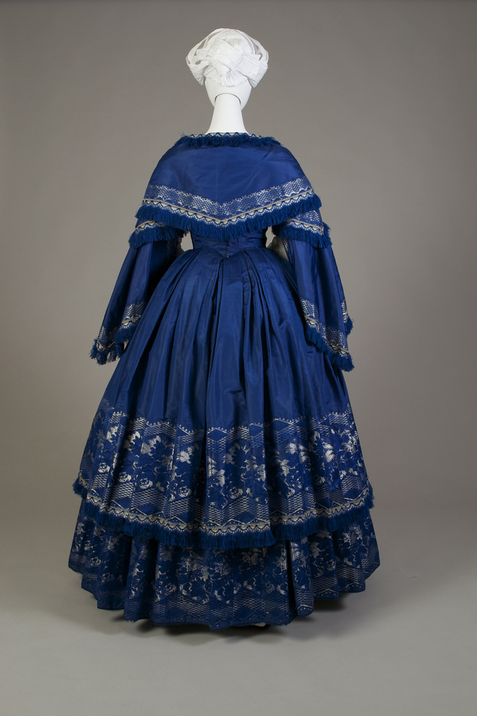 Day dress, 1855. Kent State University Museum.