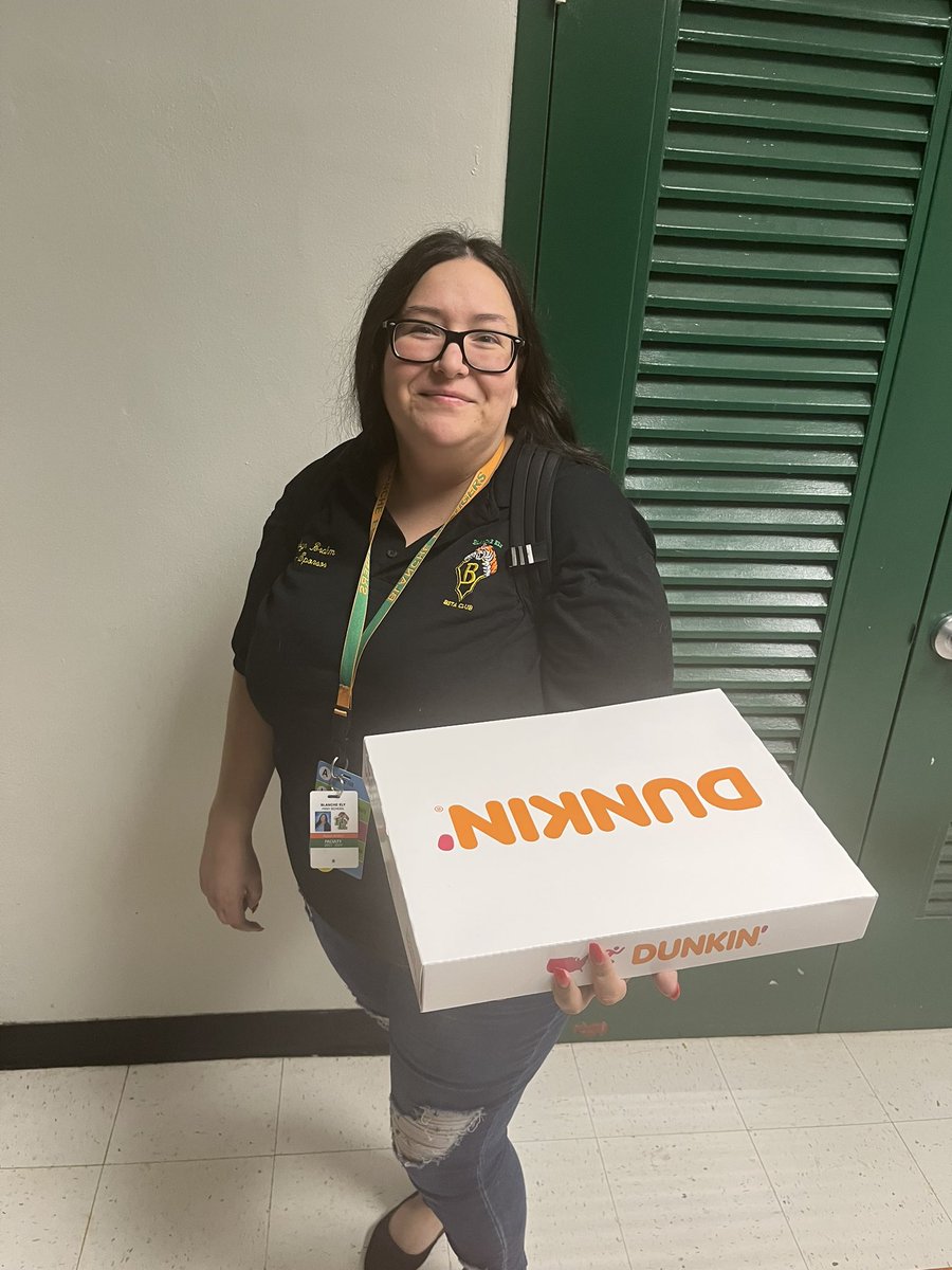 NovelFemme13's tweet photo. Day 1 of BEHS #BetaWeek2024 Staff Donut 🍩 Appreciation and Student Positivity Garden. https://t.co/uLU0Xgvvcs